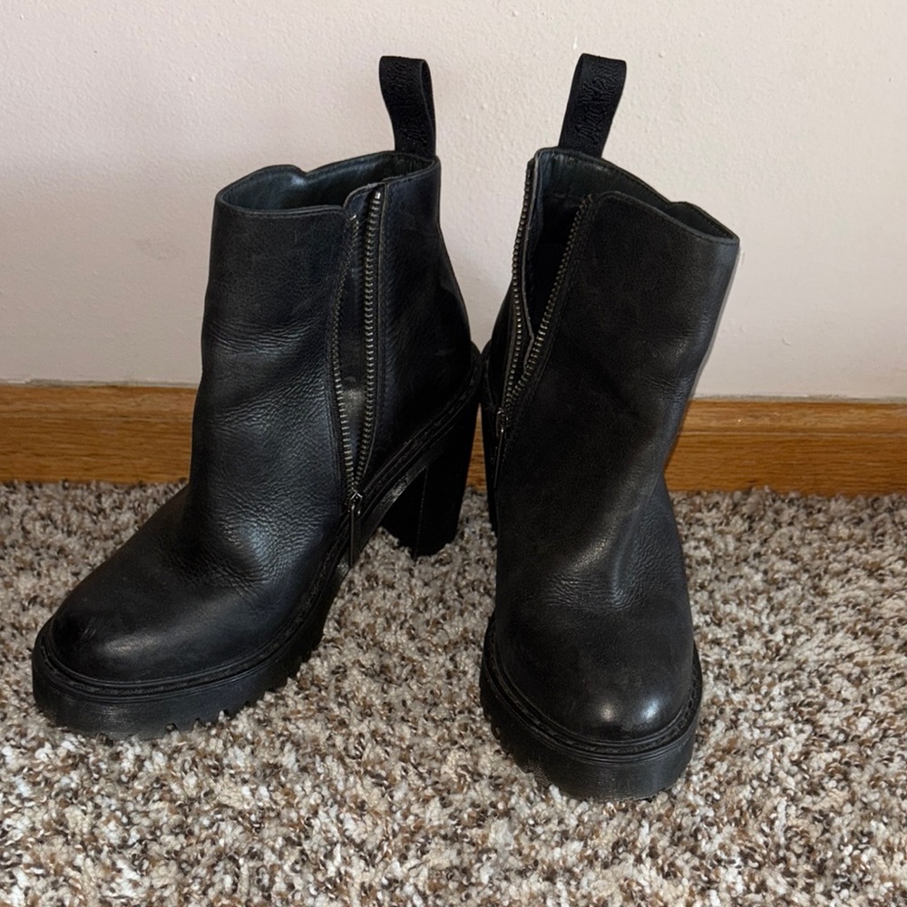 Dr Martens Black Leather Ankle Boots size 6